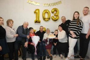 «Я життям дуже задоволена. Хочеться жити і жити». 103 роки виповнилось жительці Дніпропетровщини
