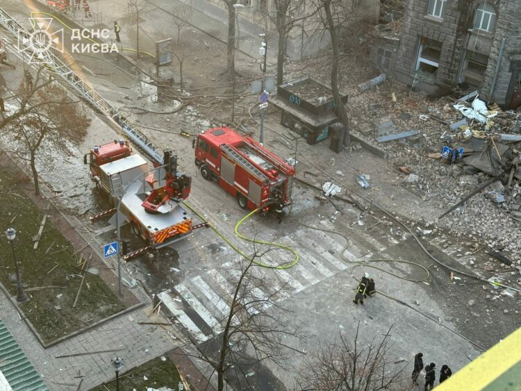 Новий рік розпочався з вибухів. Ворог атакував Київ з БпЛА – наслідки (ФОТО)