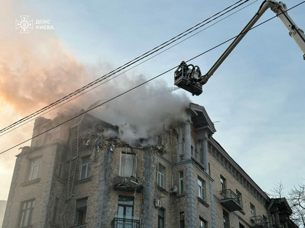 Новий рік розпочався з вибухів. Ворог атакував Київ з БпЛА – наслідки (ФОТО)