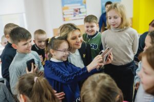 Олена Зеленська приїхала до Дніпропетровщини і побачила, як годують школярів