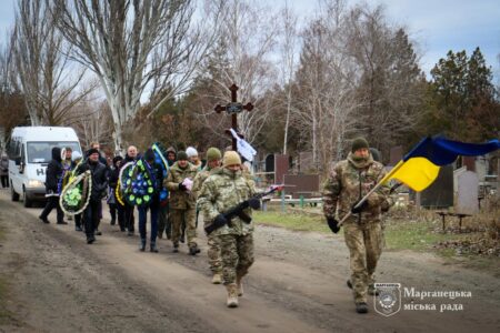 Був талановитим музикантом. В останню путь провели загиблого Героя з Дніпропетровщини