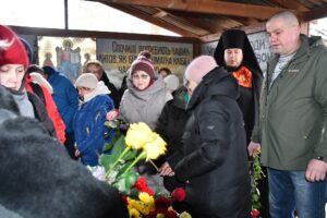 Все місто в жалобі. В Нікополі похоронили директорку школи, яка загинула у власному будинку