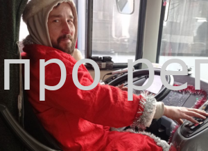 У Дніпрі пасажирів тролейбуса возить Санта Клаус (фото)