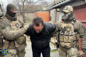СБУ затримала агента, який «втемну» використовував свою співмешканку для коригування ударів по Дніпру