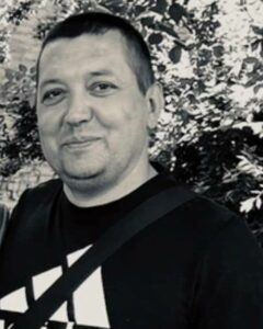Ракетний удар по Дніпропетровщині. Олександра Шепрута знайшли під завалами, він помер у “швидкій”
