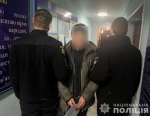 Вбив дружину і ґвалтував дитину. На Дніпропетровщині поліцейські затримали підозрюваного у вбивстві
