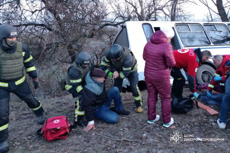 Масштабна ДТП на Дніпропетровщині за участі автобуса: постраждало 14 людей (ФОТО)