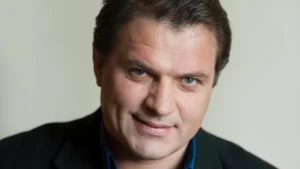 Не згадує про рідний Нікополь і втрачає популярність в рф. Актор Біланов не говорить про війну
