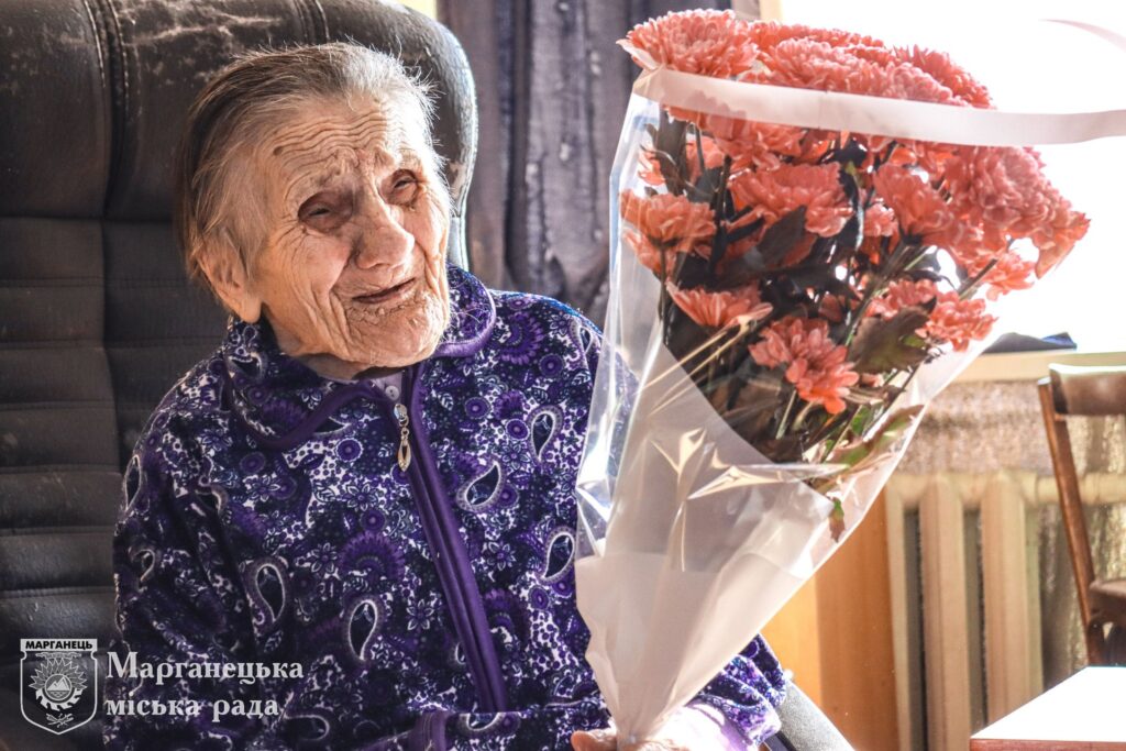 Для неї родина – сенс буття. 100 років святкує Єва Миколаївна Баглай з Дніпропетровщини
