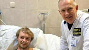 У Дніпрі врятували життя 28-річного волонтера з Британії