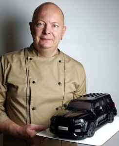 Кондитер з Дніпра Нікіфоренко створив їстівний торт у вигляді “Toyota Land Cruiser 200”