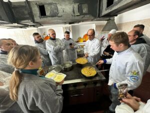 На Дніпропетровщині італійський шеф-кухар вчив готувати пасту (фото)