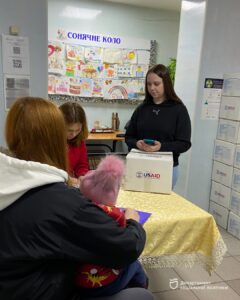 У Дніпрі безкоштовно видають теплий одяг дітям. Як отримати бокс з речима