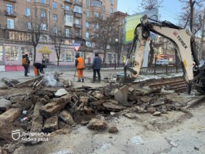 У Дніпрі біля Озерки ремонт трамвайного переїзду