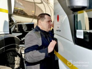 Філатов показав чергову партію комунальної техніки, яку місто безкоштовно отримує від Японії  