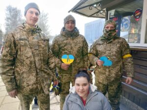 Від усього серця. На Дніпропетровщині школярі подарували захисникам валентинки