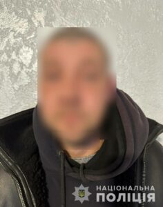 Попросив телефон подзвонити і зник. На Дніпропетровщині аферист обікрав жінку на вулиці