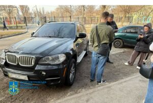 На Дніпропетровщині викрито схему продажу автомобілів, ввезених як гуманітарна допомога для ЗСУ