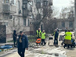 Атака рф на Дніпро. Куди звертатися мешканцям постраждалих будинків