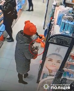 У Дніпрі жінка осоромилась на все місто. Хотіла вкрасти парфуми