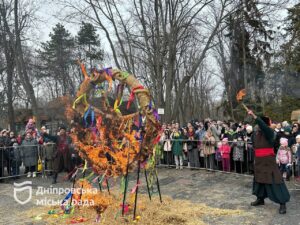Парад хусток, ярмарок і спалення Колеса Зими. Як у Дніпрі провели свято Колодія
