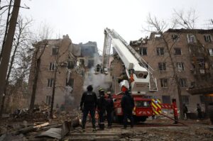 На Дніпропетровщині обкрадають квартири будинків після ракетного удару (відео)