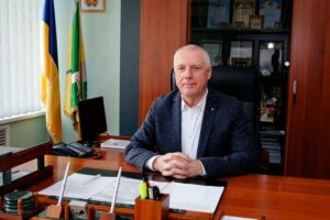 Мер Павлограда збільшив пенсію втричі під час війни, а його дружина придбала маєток у Трускавці