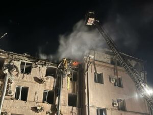 У Кривому Розі до ракетного удару в готель заселились волонтери з України, США, Британії, – Зеленський