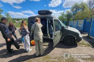 На Дніпропетровщині евакуювали маму з чотирма дітьми