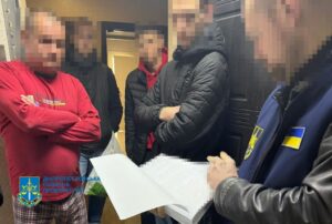 В особливо великому розмірі. У Дніпрі на дитячих майданчиках “озолотився” депутат міськради
