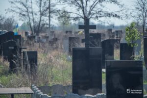 Поминальні дні у Дніпрі. Як 26, 27, 28 квітня на кладовища будуть їздити маршрутки