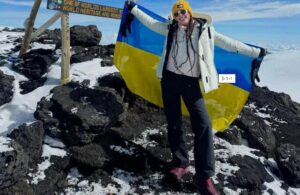 Дніпрянка “Міс Україна Всесвіт” Анна Неплях підкорила вершину Африки, перемігши гірську хворобу