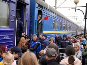 На Дніпропетровщині триває евакуація мешканців з прифронтових громад до Закарпаття. Як записатись