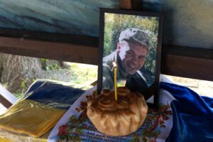 Донька і син ніколи не обіймуть батька. Дніпропетровщина простилась з Героєм Ігорем Ткаченко