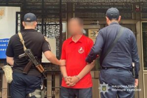 У Дніпрі сусіди затримали чоловіка, який грабував будинок військового