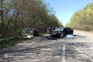 Смертельна аварія на Дніпропетровщині. Трьох людей деблокували з авто
