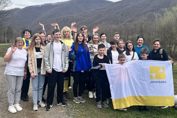 Зберегти памʼять та жити далі: як Інтерпайп Пінчука допомагає родинам загиблих, зниклих без вісті та полонених