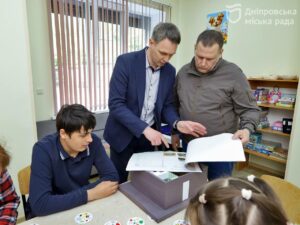Батьки дітей з аутизмом розповіли, як у Дніпрі працює міське відділення адаптації для людей з ментальними порушеннями