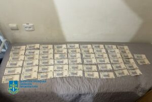 Вимагав хабар за стаціонарне лікування. У Дніпрі викрито посадовця медичного закладу