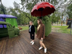 Фотосесія в лаванді. У Дніпрі в парках і скверах створюють нові фотозони