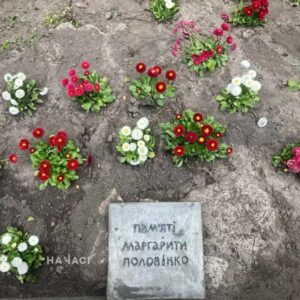 На Дніпропетровщині висадили 31 кущ маргариток на честь 31 року життя загиблої волонтерки