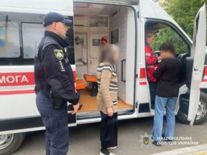 Мить до трагедії: на Дніпропетровщині поліцейські вчасно зупинили літню жінку