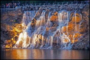 У Дніпрі на Монастирському острові запрацював водоспад “Поріг ревучий”