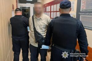 У Дніпрі на Мандриківській чоловік напав на жінку серед білого дня