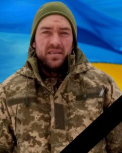 У нього залишилися дружина, сестра та два брати. У бою загинув Артем Ковальчук з Дніпропетровщини