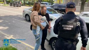 У Дніпрі 19-річна мати намагалась продати свого сина за 1 млн. грн.
