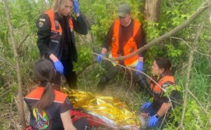 86-річну зниклу пенсіонерку знайшли після доби пошуку в лісосмузі на Дніпропетровщині