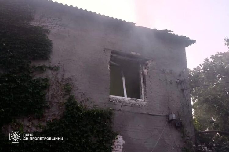 Ворог атакував підрозділ ДСНС у Нікополі: ФОТО