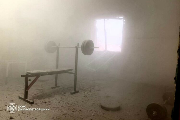 Ворог атакував підрозділ ДСНС у Нікополі: ФОТО