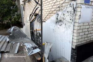 Ворог атакував підрозділ ДСНС у Нікополі: ФОТО